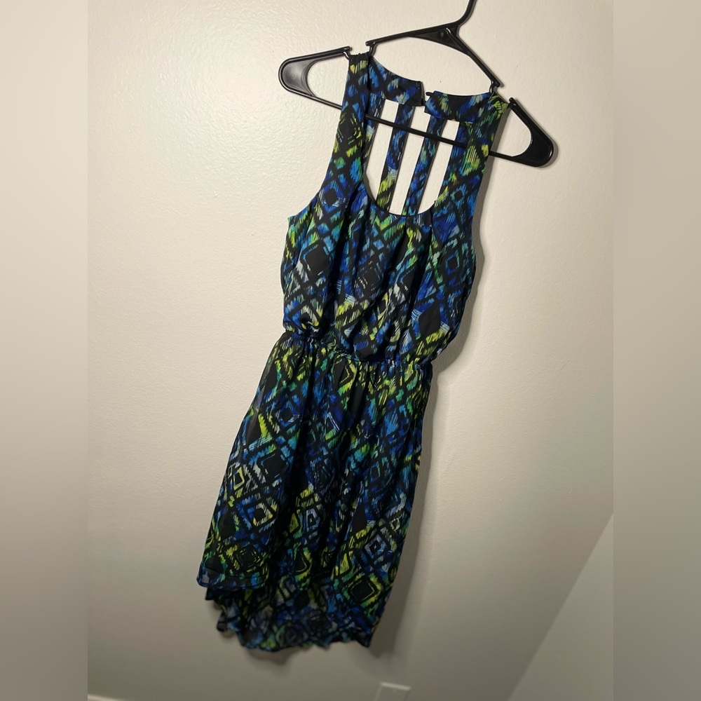 Gorgeous vibrant midi dress.